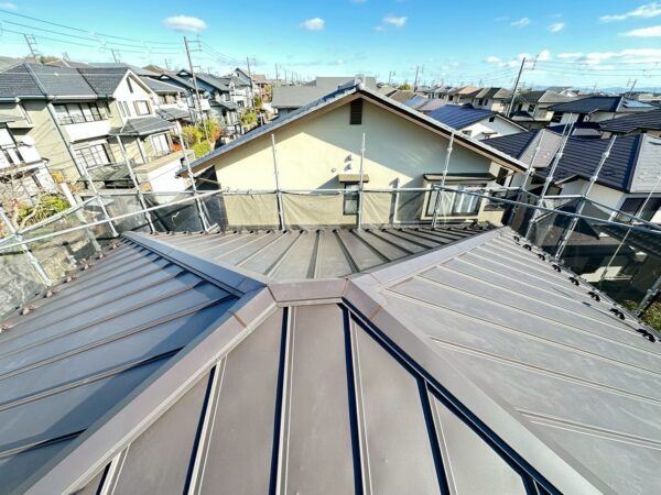京都市右京区にて屋根修理<カラーベストからスーパーガルテクトへカバー工法>の施工後写真