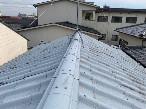 京都市右京区にて雨漏り修理・屋根修理〈雨漏り再発に伴う葺き替え工事〉の施工前写真