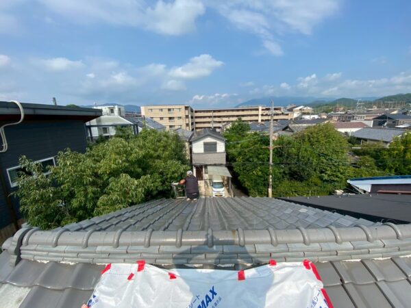 京都市右京区にて雨漏り修理・屋根修理〈瓦屋根の葺き替え工事〉の施工前写真