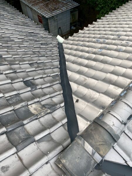 瓦屋根から雨漏り…｜京都市右京区のお寺にて屋根修理・雨漏り修理〈谷板金交換工事〉の施工後写真