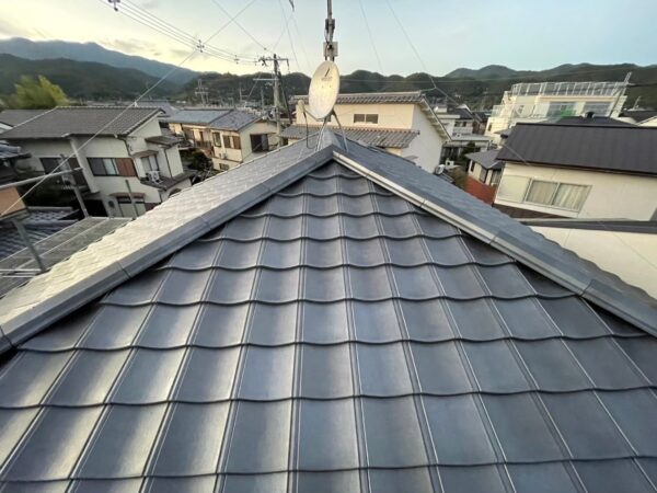 補助金を活用した屋根修理｜京都市右京にて屋根修理・雨漏り修理〈ルーガへ葺き替え工事〉の施工後写真