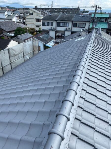 屋根から雨漏り…｜京都市右京区にて雨漏り修理、屋根修理〈いぶし瓦からいぶし瓦に葺き替え工事〉の施工後写真