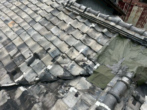 屋根から雨漏り…｜京都市右京区にて屋根修理、雨漏り修理〈瓦屋根部分補修〉の施工前写真