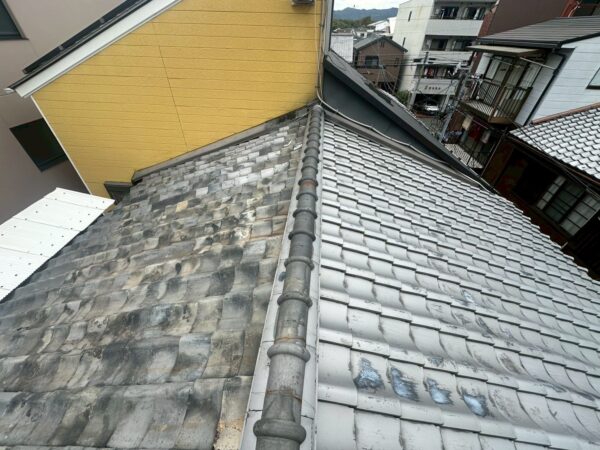 軒先から雨漏り…｜京都市右京区にて屋根修理・雨漏り修理〈日本瓦へ葺き替え工事〉の施工前写真