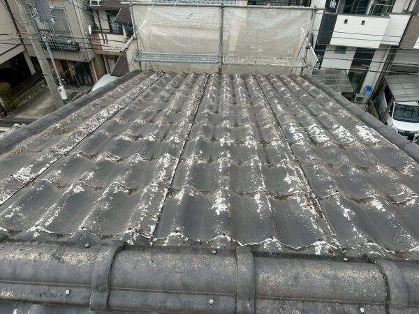 屋根のメンテナンス…｜京都市右京区にて屋根修理〈セキスイ瓦からスーパーガルテクトへ葺き替え工事〉の施工前写真