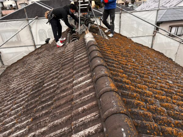 屋根を軽くしたい…｜京都市右京区にて屋根修理〈コンクリート瓦から軽量瓦へ葺き替え工事〉の施工前写真