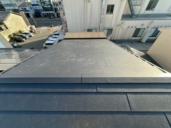 屋根のメンテナンス…｜京都市右京区にて屋根修理〈セキスイ瓦からスーパーガルテクトへ葺き替え工事〉の施工後写真