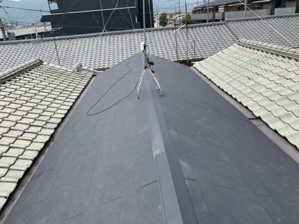 屋根の耐震性が心配…｜京都市右京区にて屋根修理〈カラーベストに葺き替え工事〉の施工後写真