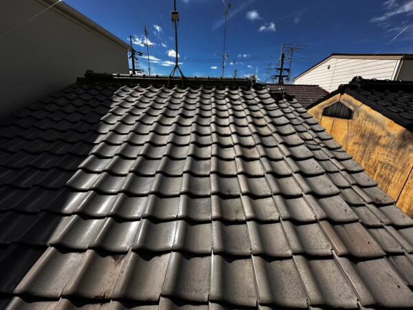 屋根を軽量化したい…｜京都市右京区にて屋根修理【瓦葺きからガルバリウム鋼板に葺き替え工事】の施工前写真