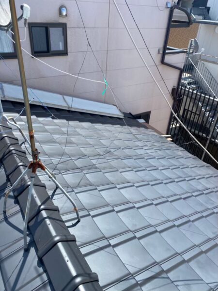 屋根から雨漏り…｜京都市右京区にて屋根修理・雨漏り修理〈平板瓦へ葺き替え工事〉の施工後写真